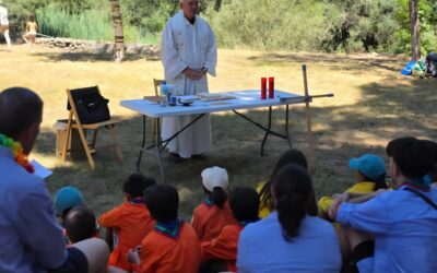 El Grupo Scout San Miguel de Alovera celebra su campamento de verano en Arlanza con la participación de las familias